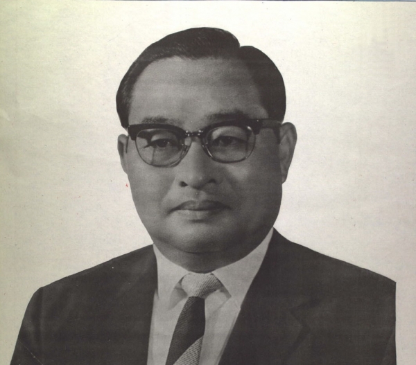 손석두는 대한민국 제3,4대 국회의원을 지냈으나 말년은 불운한 정치인이었다.