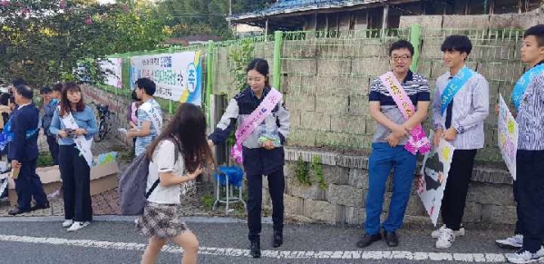 장흥경찰서는 10일 새학기를 맞아 장흥고등학교에서 지역사회와 함께하는 새 학기 학교폭력예방 캠페인을 실시했다.