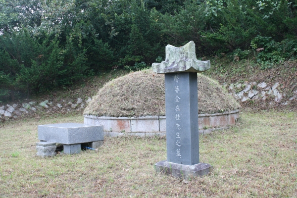 ▲안양면 억불산 기슭의 김재계 선생 묘소