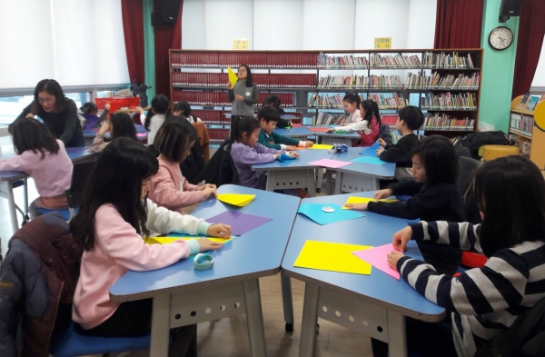 장흥군은 겨울방학을 맞아 지역 어린이들을 대상으로 ‘전래놀이’와 ‘책놀이’ 프로그램을 개설했다